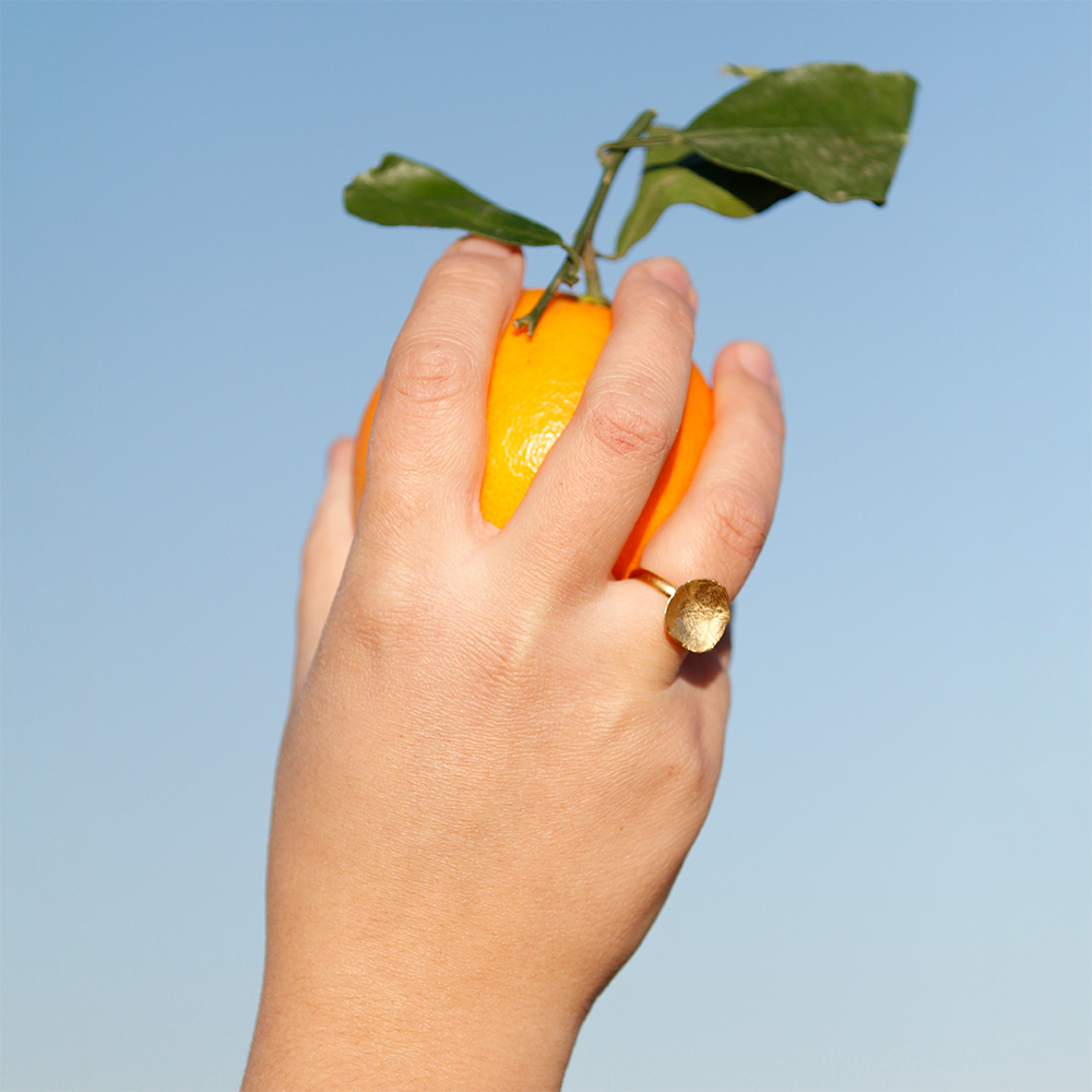 Anillo C con baño en oro- Colección Dulce Madrugada