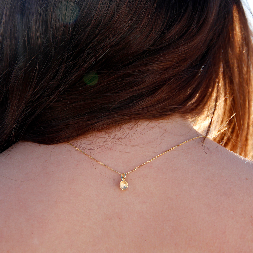 Collar C con baño en oro - Colección Dulce Madrugada