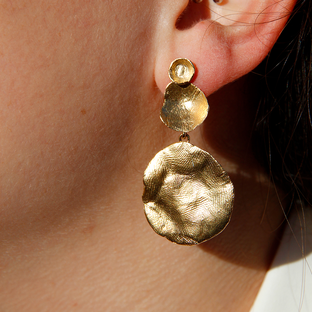 Pendientes Núcleo con baño en oro - Colección Dulce Madrugada