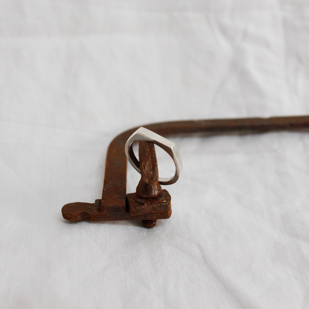 Sello Fino: anillo en plata de ley