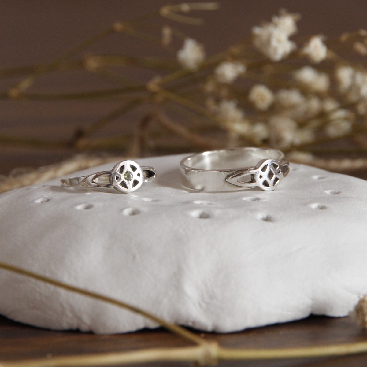Raquel Mor: alianzas y anillos de boda personalizados