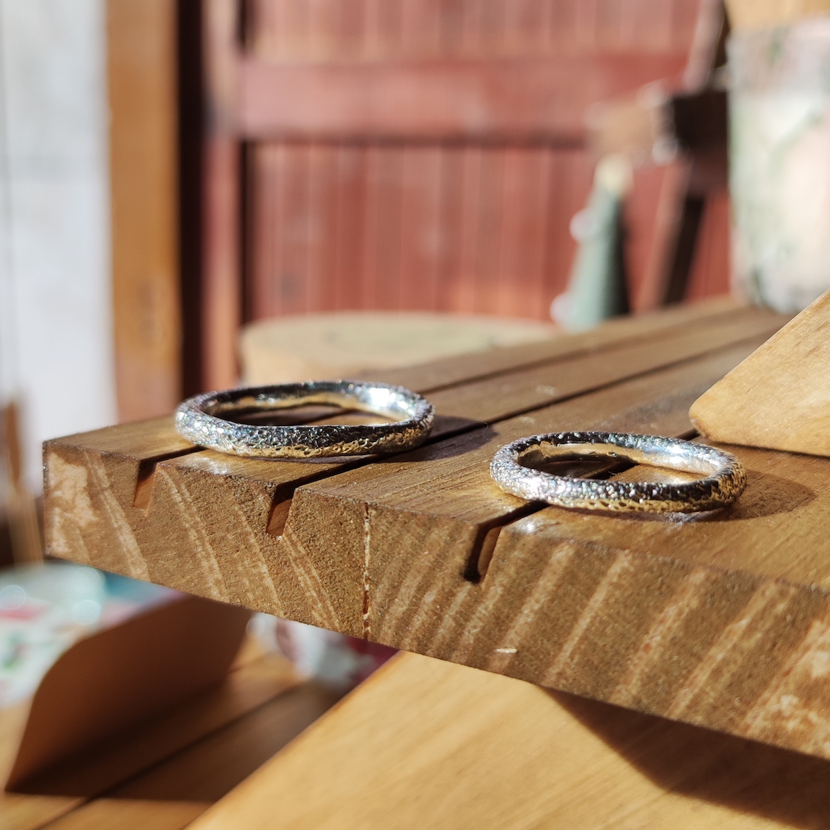 Raquel Mor: alianzas y anillos de boda personalizados