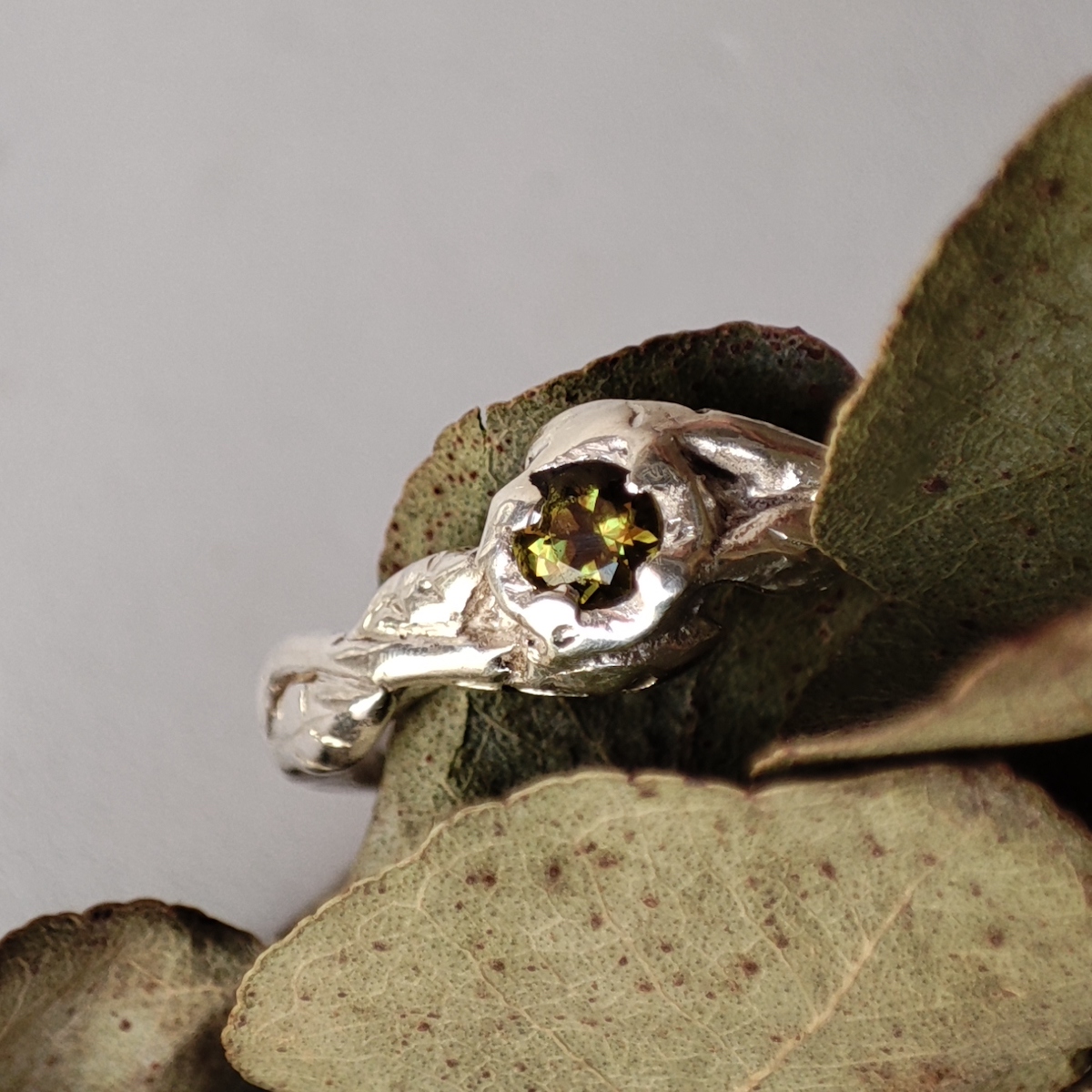 Raquel Mor: alianzas y anillos de boda personalizados