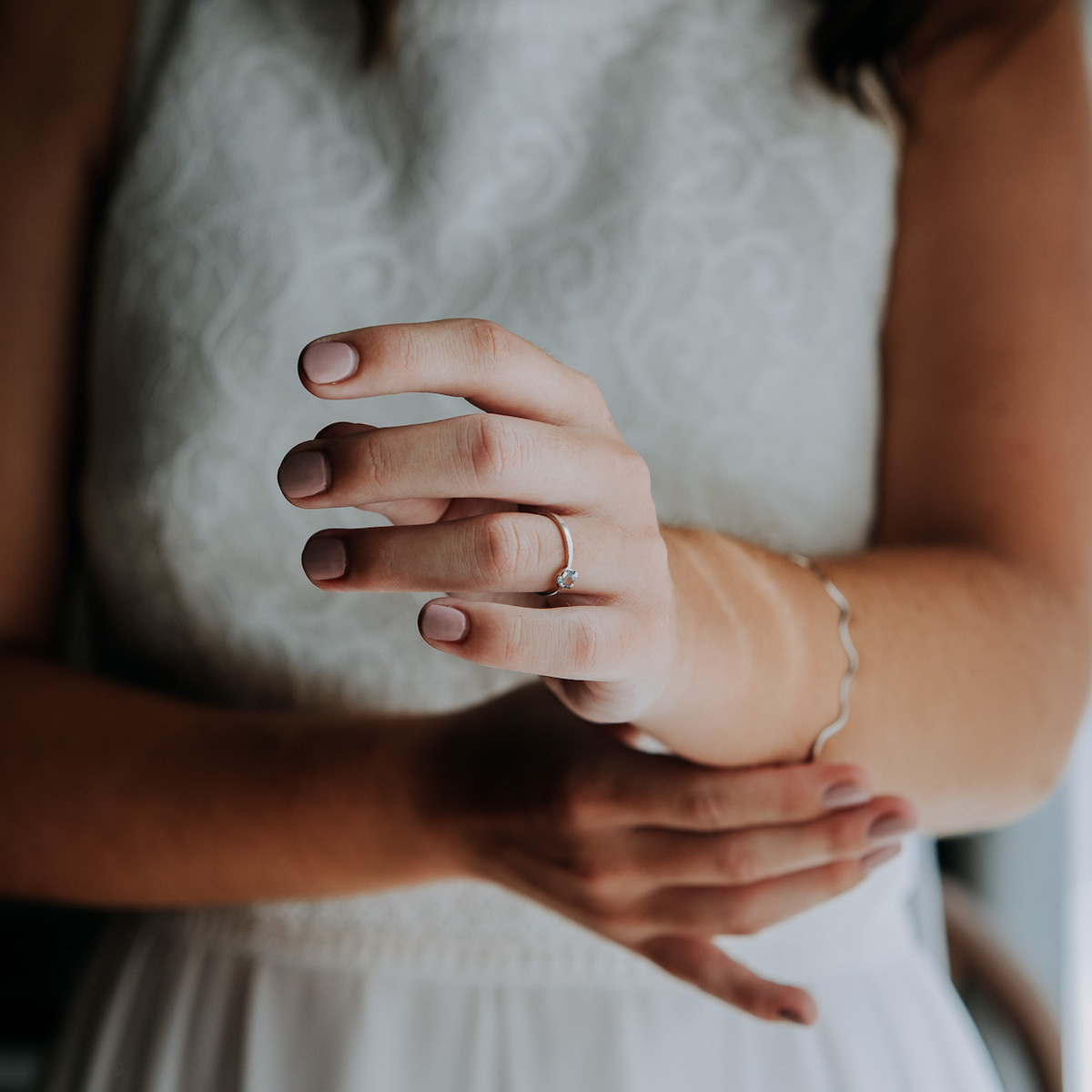 Raquel Mor: alianzas y anillos de boda personalizados