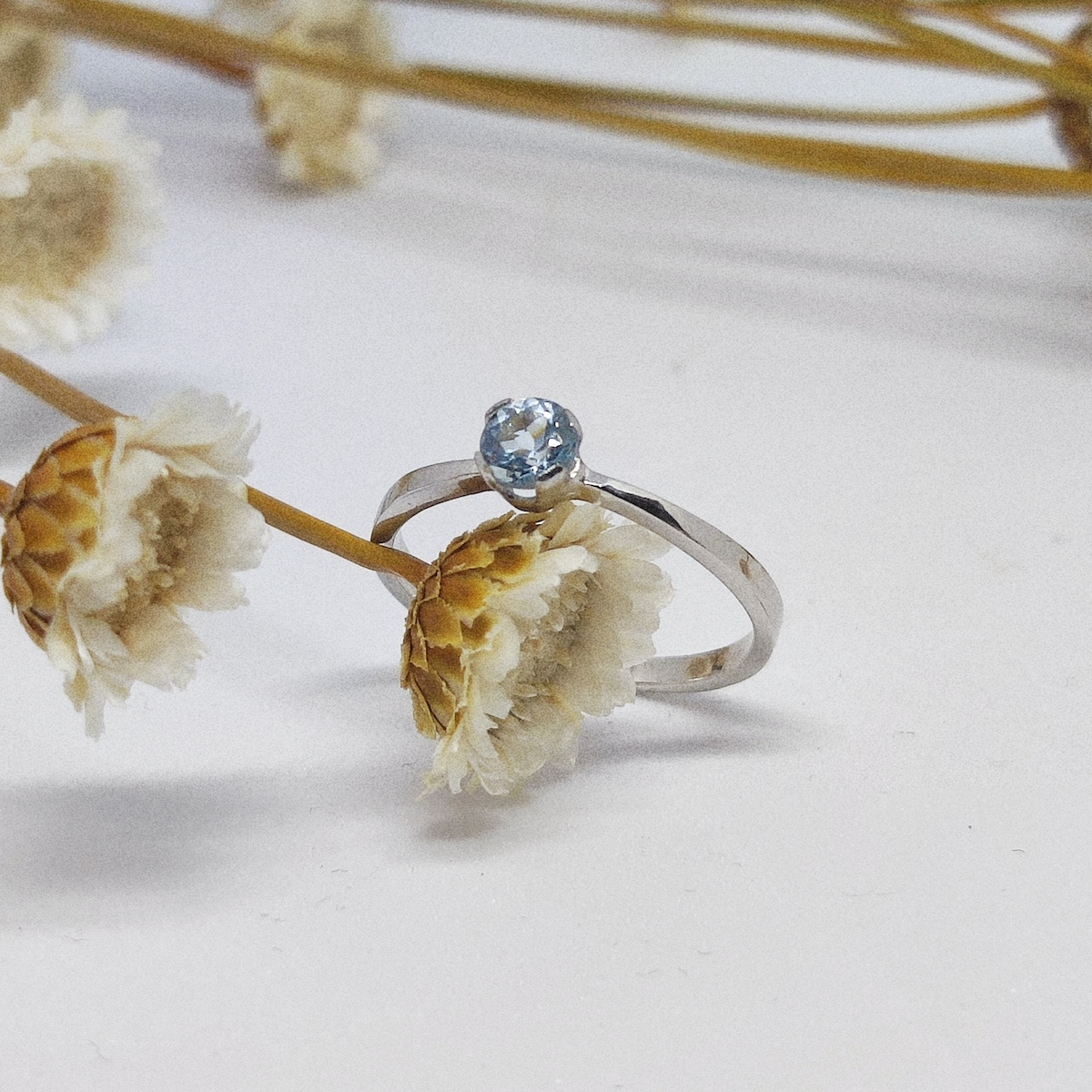 Raquel Mor: alianzas y anillos de boda personalizados